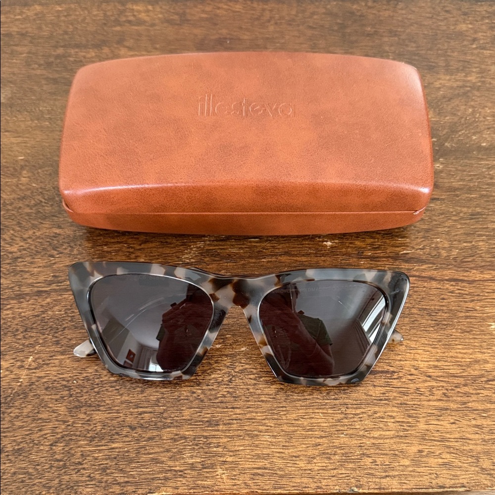 Illesteva Lisbon Sunglasses